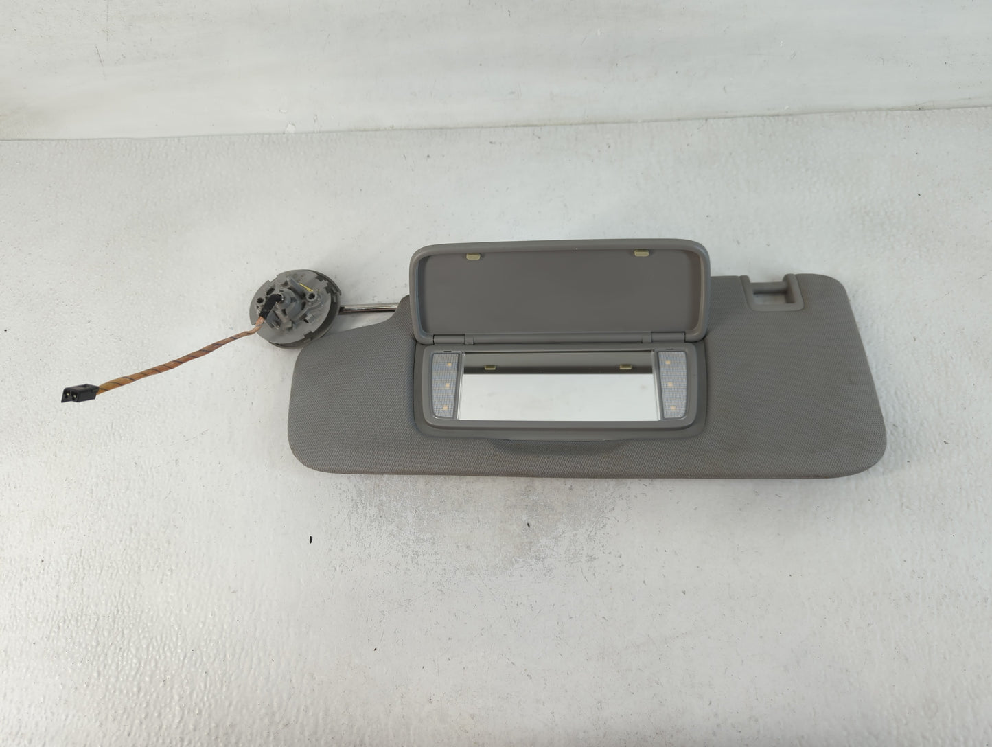 2018-2019 Chevrolet Equinox Sun Visor Shade Replacement Passenger Right Mirror Fits Fits 2018 2019 OEM Used Auto Parts - Oem