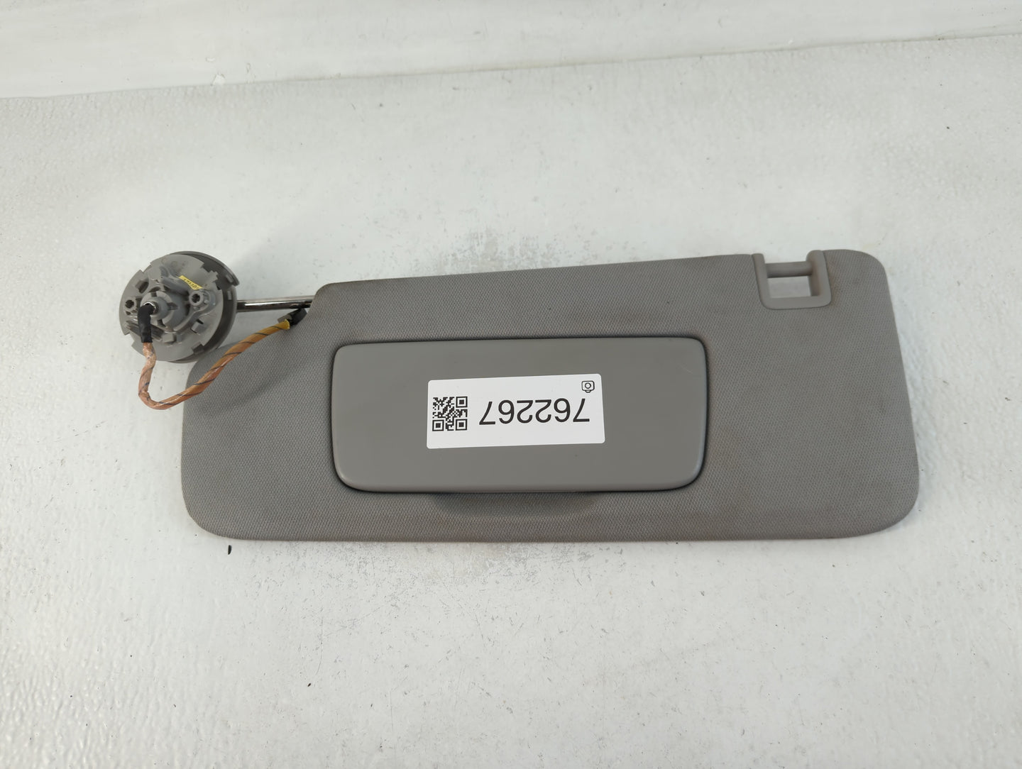 2018-2019 Chevrolet Equinox Sun Visor Shade Replacement Passenger Right Mirror Fits Fits 2018 2019 OEM Used Auto Parts - Oem