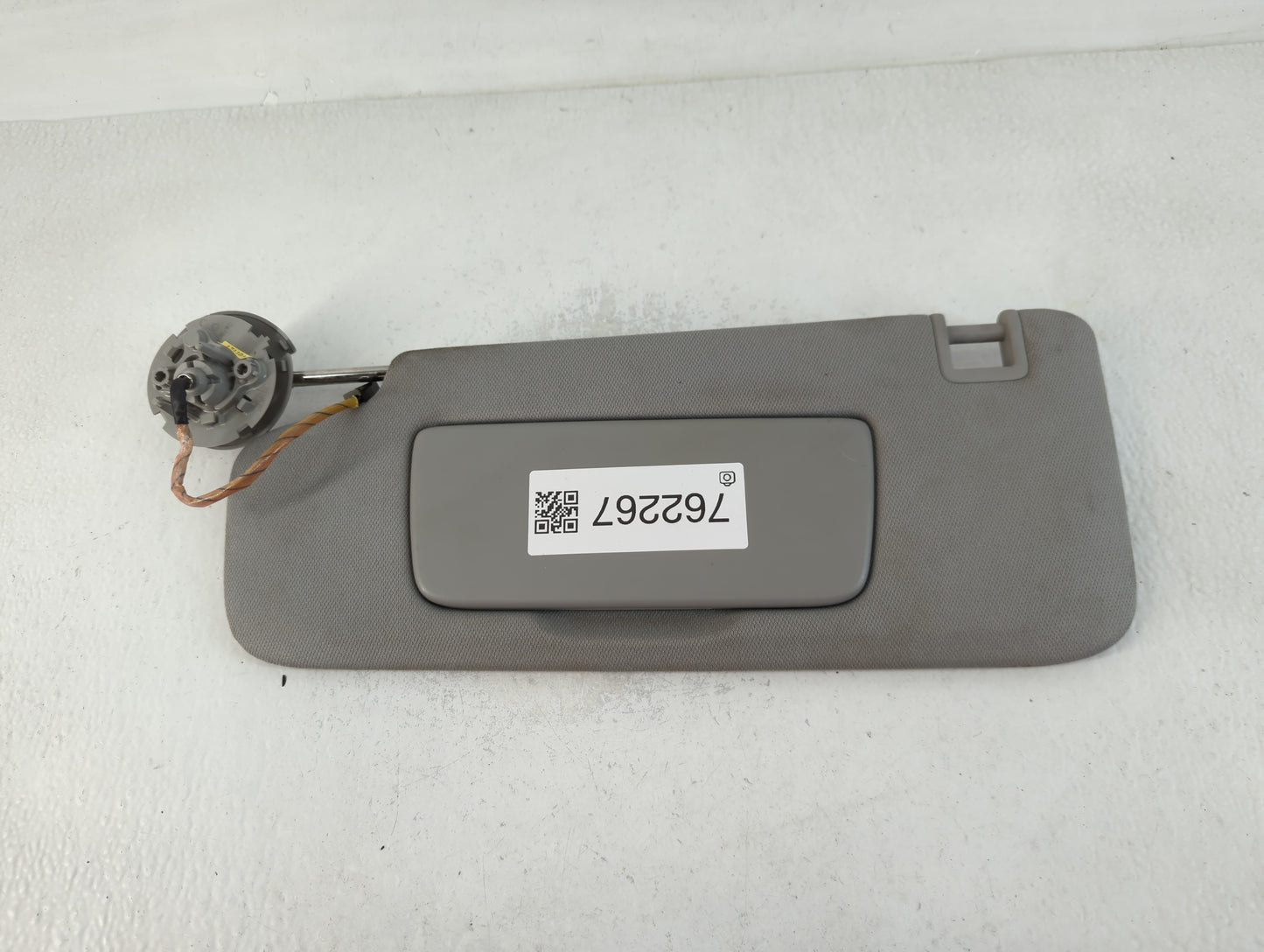 2018-2019 Chevrolet Equinox Sun Visor Shade Replacement Passenger Right Mirror Fits Fits 2018 2019 OEM Used Auto Parts - Oem