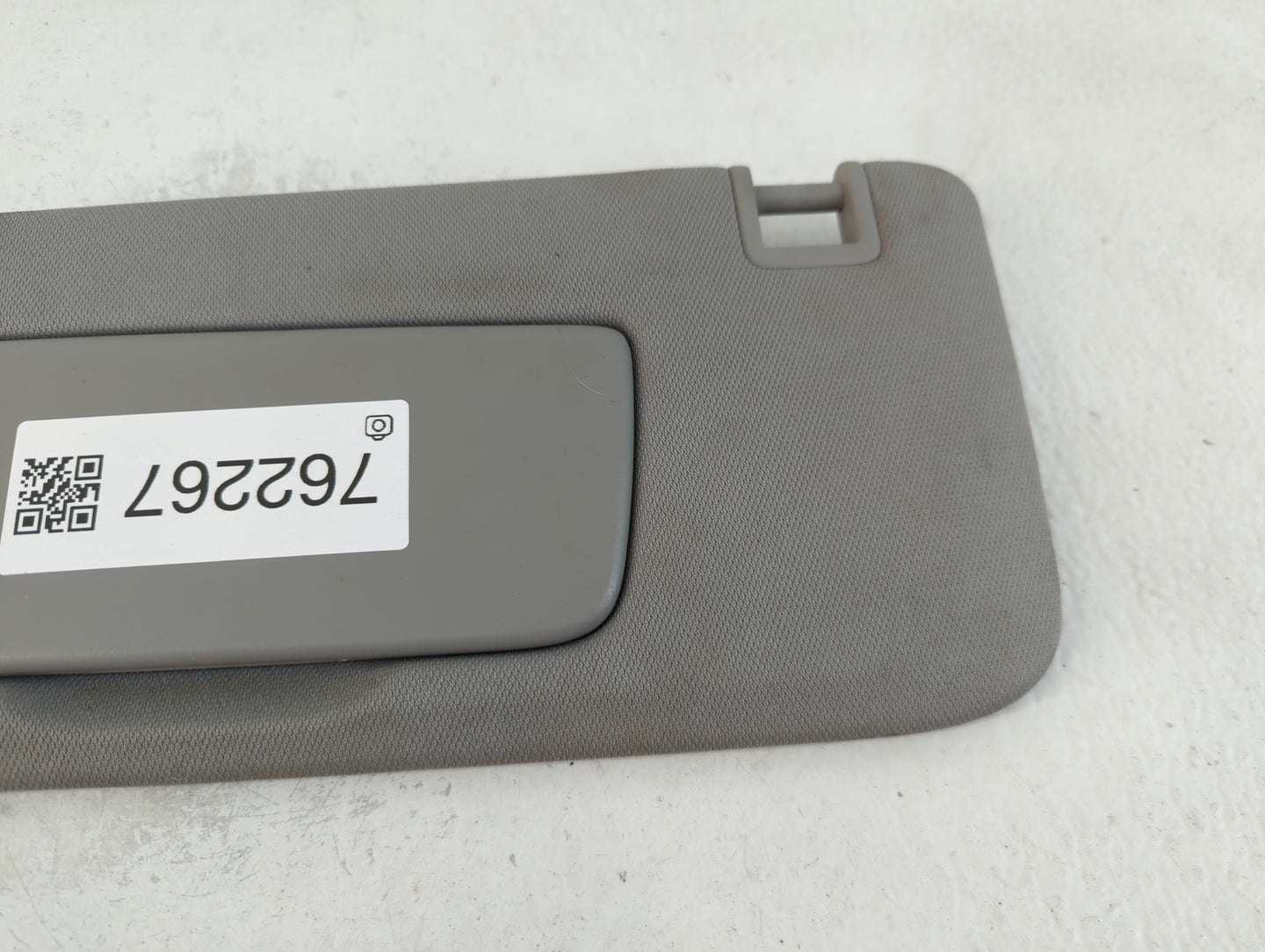 2018-2019 Chevrolet Equinox Sun Visor Shade Replacement Passenger Right Mirror Fits Fits 2018 2019 OEM Used Auto Parts - Oem