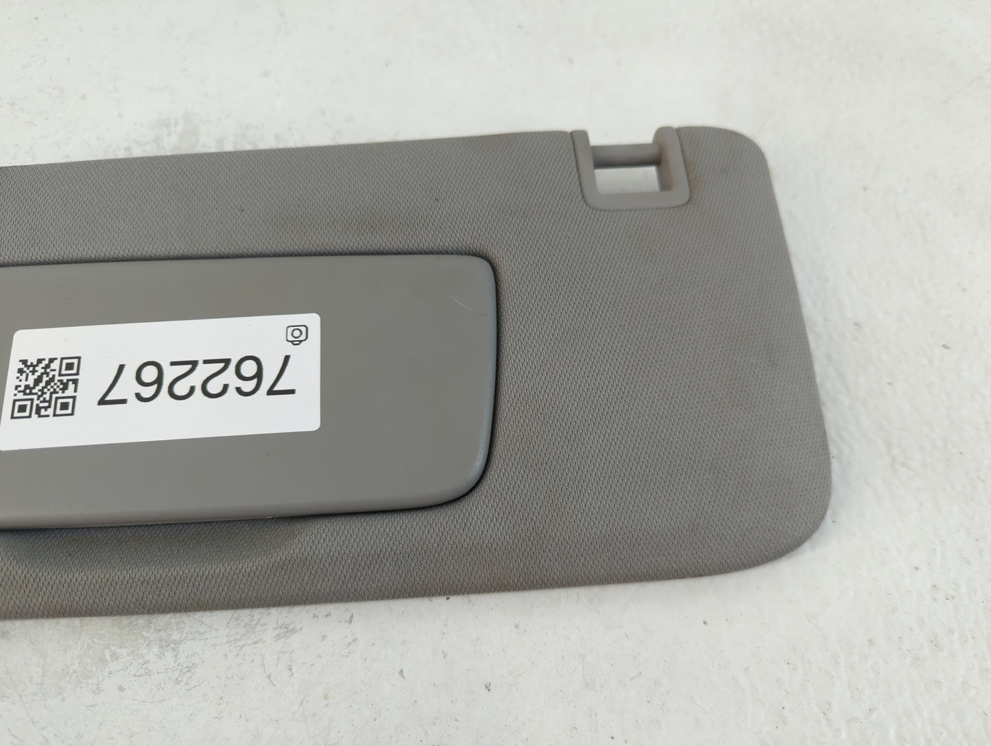 2018-2019 Chevrolet Equinox Sun Visor Shade Replacement Passenger Right Mirror Fits Fits 2018 2019 OEM Used Auto Parts - Oem