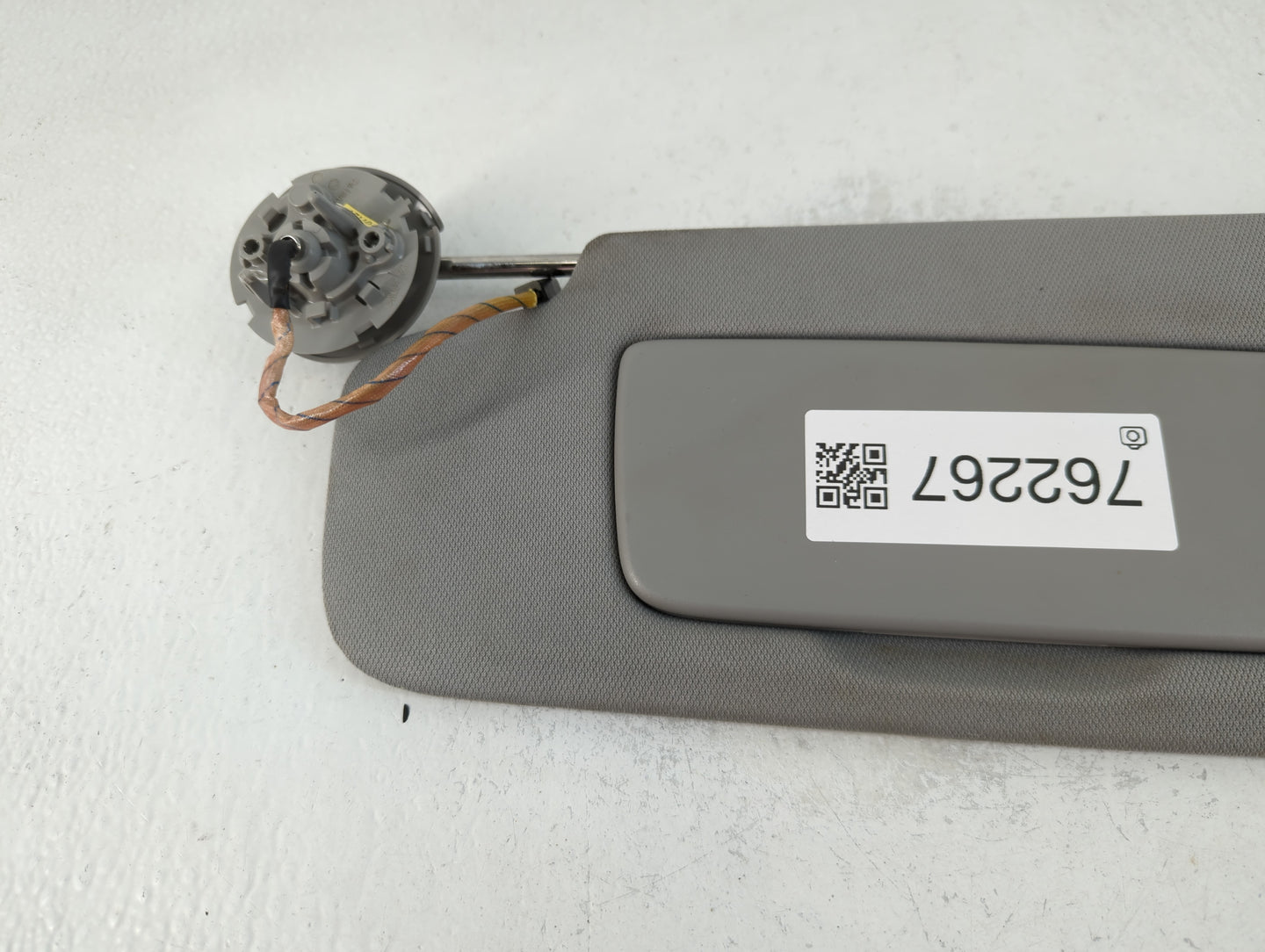 2018-2019 Chevrolet Equinox Sun Visor Shade Replacement Passenger Right Mirror Fits Fits 2018 2019 OEM Used Auto Parts - Oem