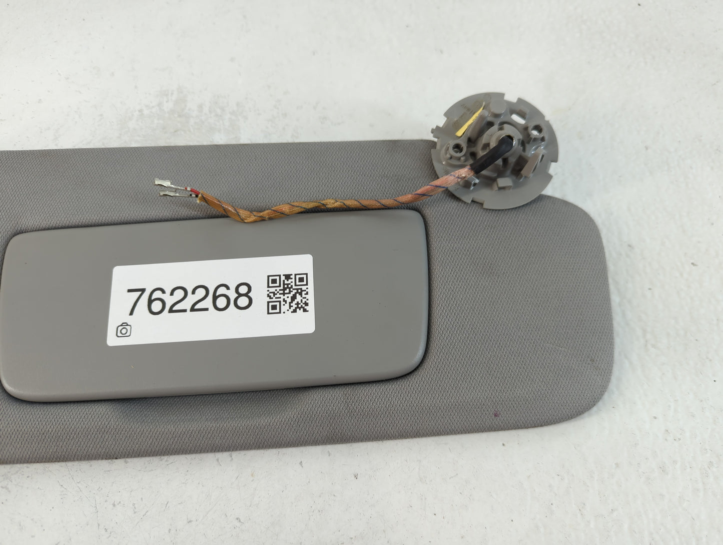 2018-2019 Chevrolet Equinox Sun Visor Shade Replacement Driver Left Mirror Fits Fits 2018 2019 OEM Used Auto Parts - Oemused