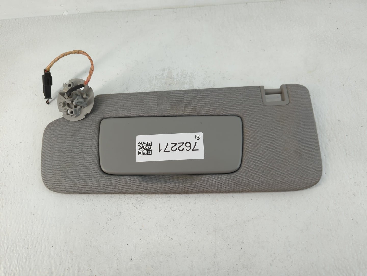 2018-2019 Chevrolet Equinox Sun Visor Shade Replacement Driver Left Mirror Fits Fits 2018 2019 OEM Used Auto Parts - Oemused
