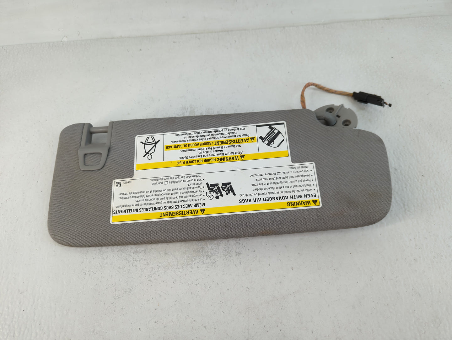 2018-2019 Chevrolet Equinox Sun Visor Shade Replacement Driver Left Mirror Fits Fits 2018 2019 OEM Used Auto Parts - Oemused