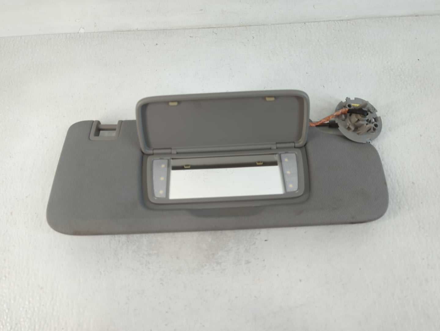 2018-2019 Chevrolet Equinox Sun Visor Shade Replacement Passenger Right Mirror Fits Fits 2018 2019 OEM Used Auto Parts - Oem