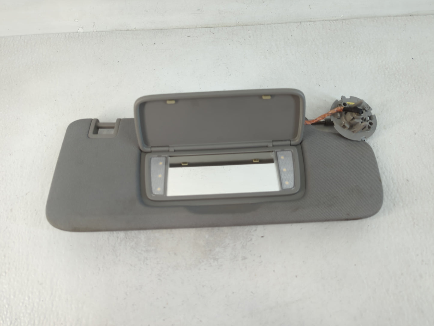 2018-2019 Chevrolet Equinox Sun Visor Shade Replacement Passenger Right Mirror Fits Fits 2018 2019 OEM Used Auto Parts - Oem