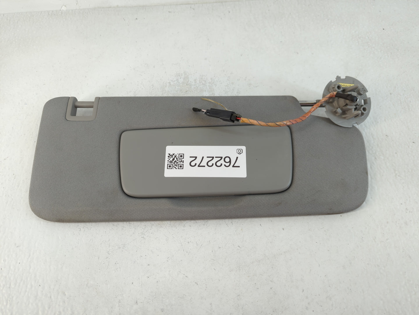 2018-2019 Chevrolet Equinox Sun Visor Shade Replacement Passenger Right Mirror Fits Fits 2018 2019 OEM Used Auto Parts - Oem