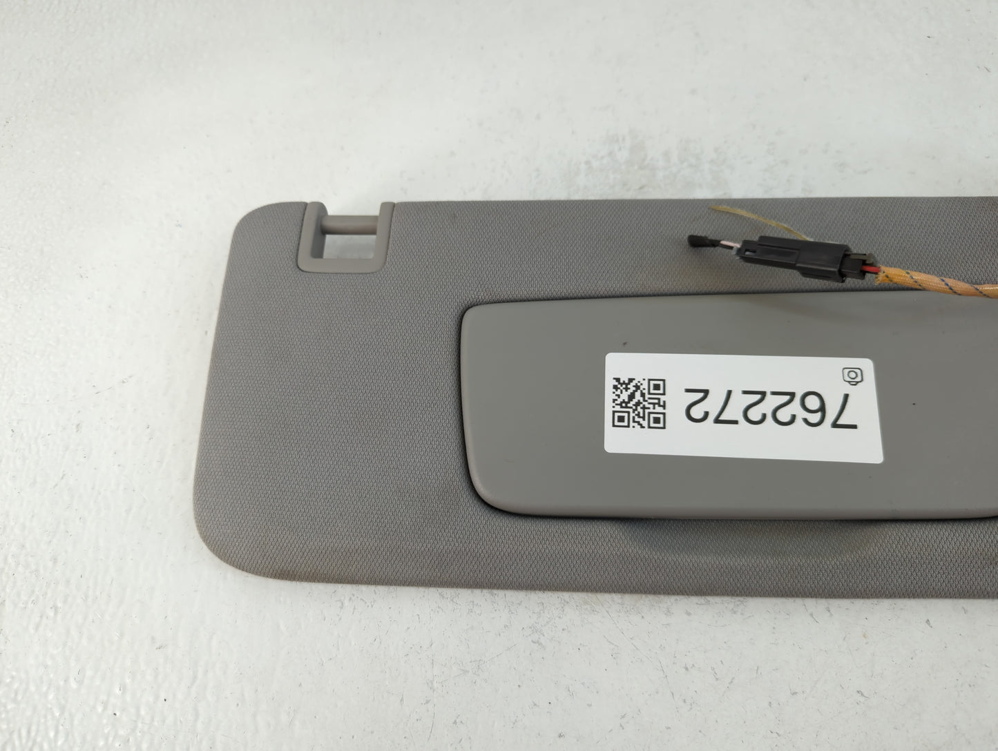 2018-2019 Chevrolet Equinox Sun Visor Shade Replacement Passenger Right Mirror Fits Fits 2018 2019 OEM Used Auto Parts - Oem