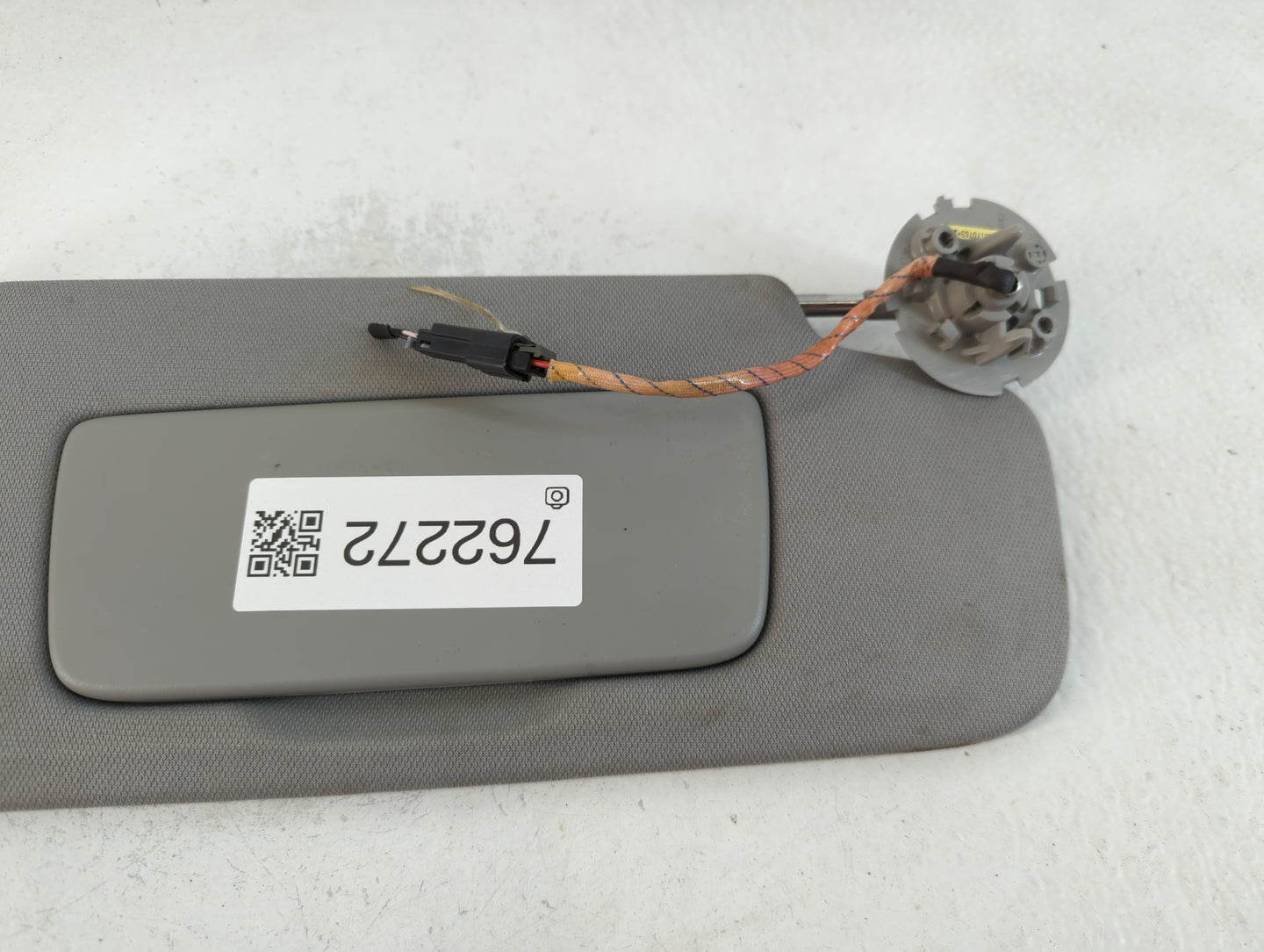 2018-2019 Chevrolet Equinox Sun Visor Shade Replacement Passenger Right Mirror Fits Fits 2018 2019 OEM Used Auto Parts - Oem