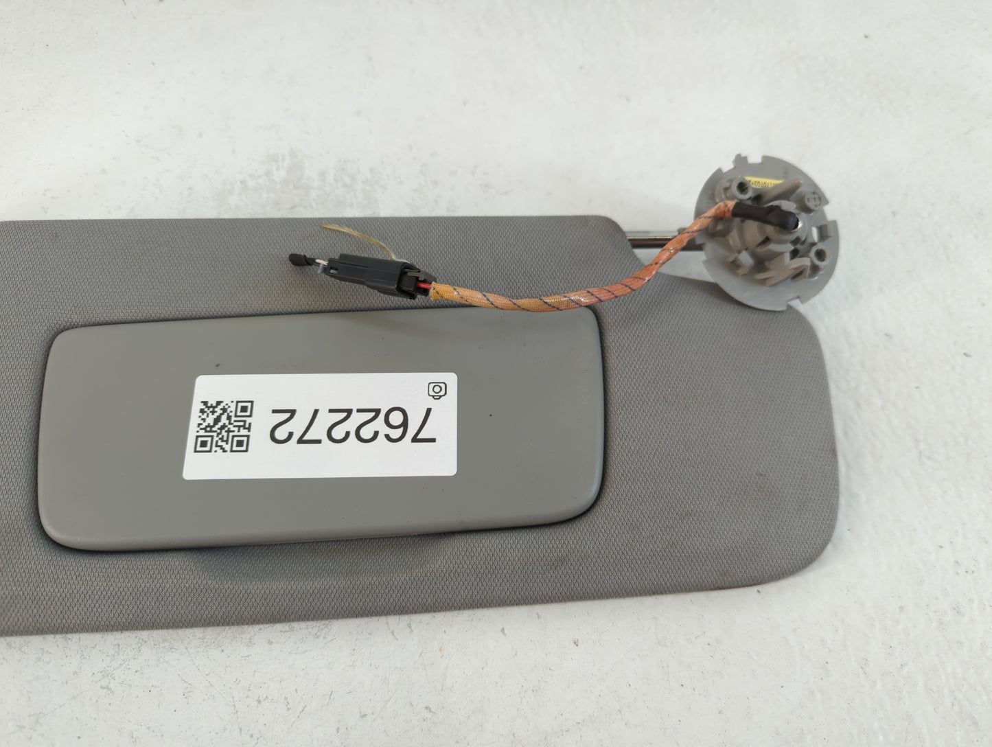 2018-2019 Chevrolet Equinox Sun Visor Shade Replacement Passenger Right Mirror Fits Fits 2018 2019 OEM Used Auto Parts - Oem