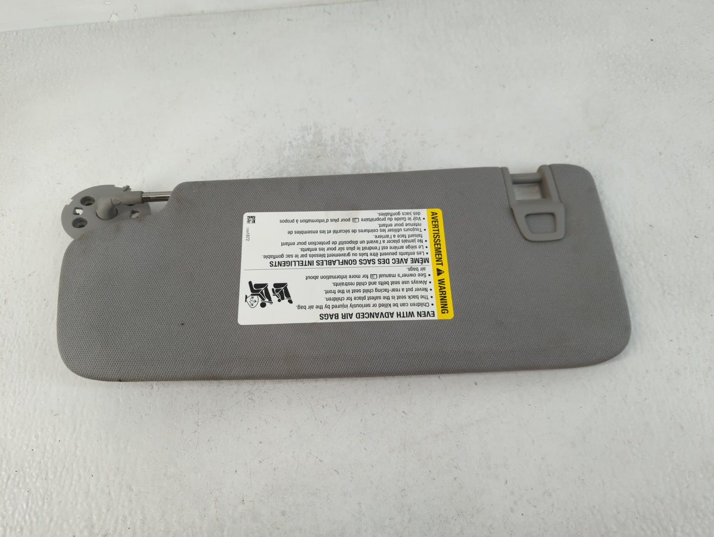 2018-2019 Chevrolet Equinox Sun Visor Shade Replacement Passenger Right Mirror Fits Fits 2018 2019 OEM Used Auto Parts - Oem