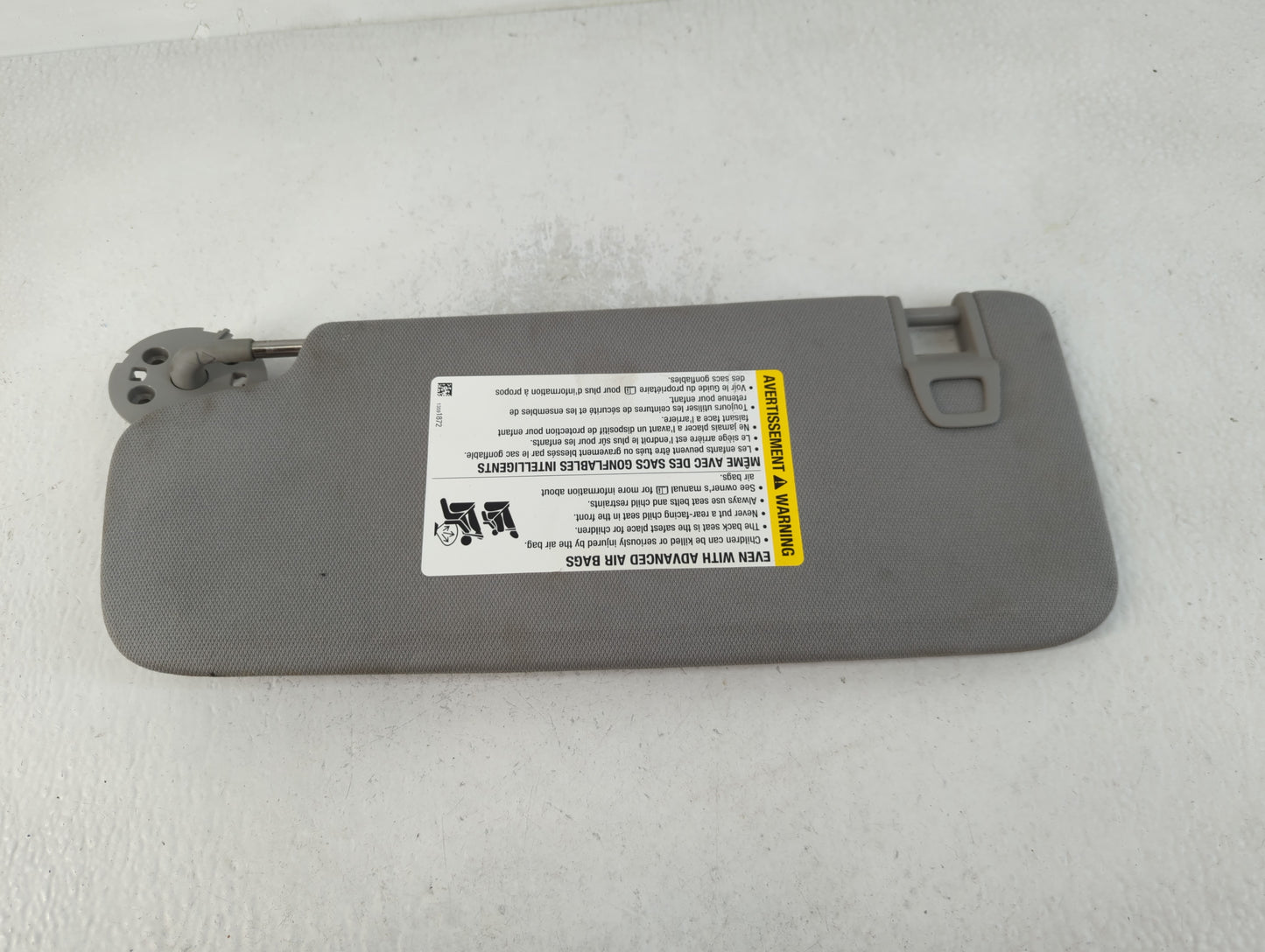 2018-2019 Chevrolet Equinox Sun Visor Shade Replacement Passenger Right Mirror Fits Fits 2018 2019 OEM Used Auto Parts - Oem