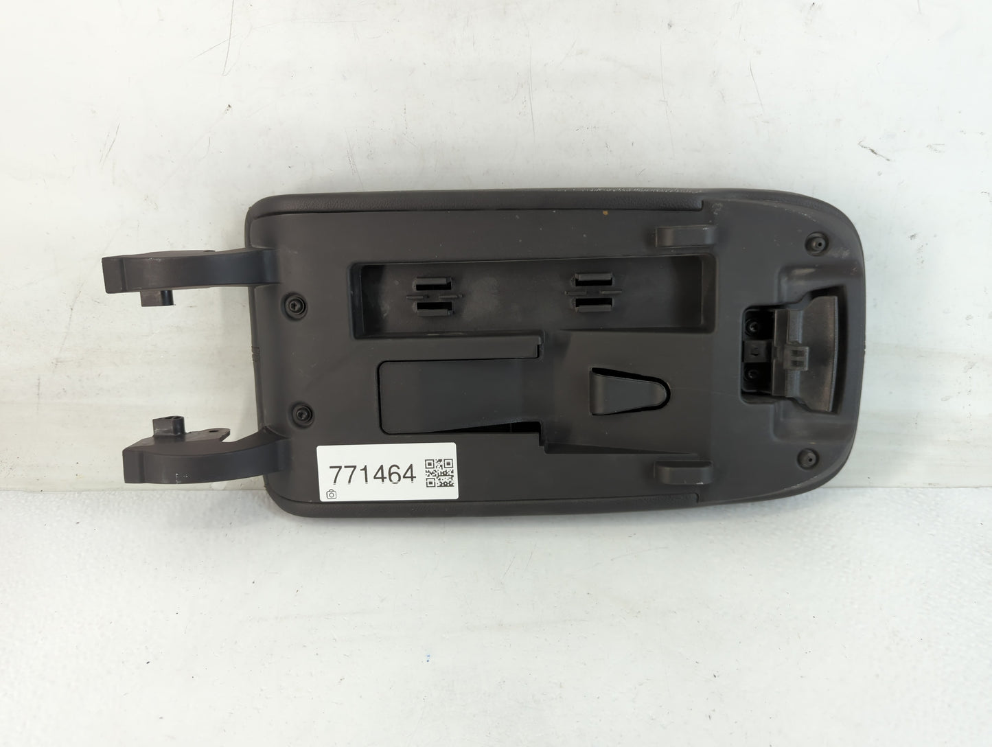 2018 Chevrolet Equinox Center Console Armrest Cover Lid Fits OEM Used Auto Parts - Oemusedautoparts1.com