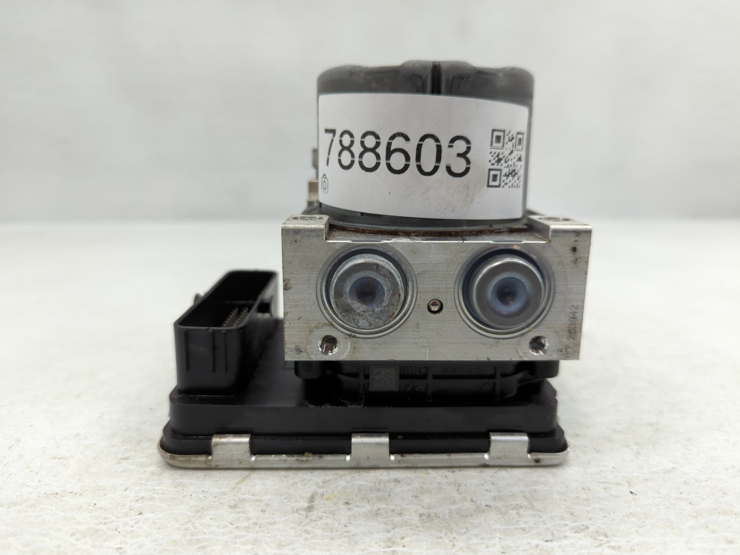 2018-2019 Chevrolet Equinox ABS Pump Control Module Replacement P/N:84374040 Fits Fits 2018 2019 2020 2021 OEM Used Auto Par