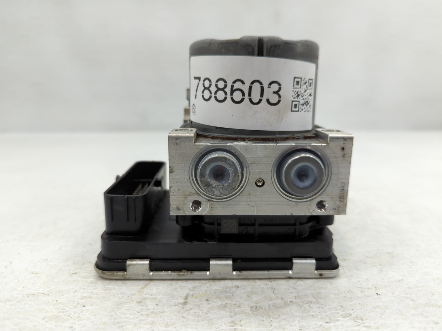 2018-2019 Chevrolet Equinox ABS Pump Control Module Replacement P/N:84374040 Fits Fits 2018 2019 2020 2021 OEM Used Auto Par