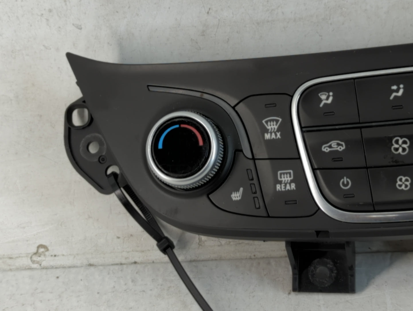 2018 Chevrolet Equinox Climate Control Module Temperature AC/Heater Replacement P/N:84175394 Fits OEM Used Auto Parts - Oemu