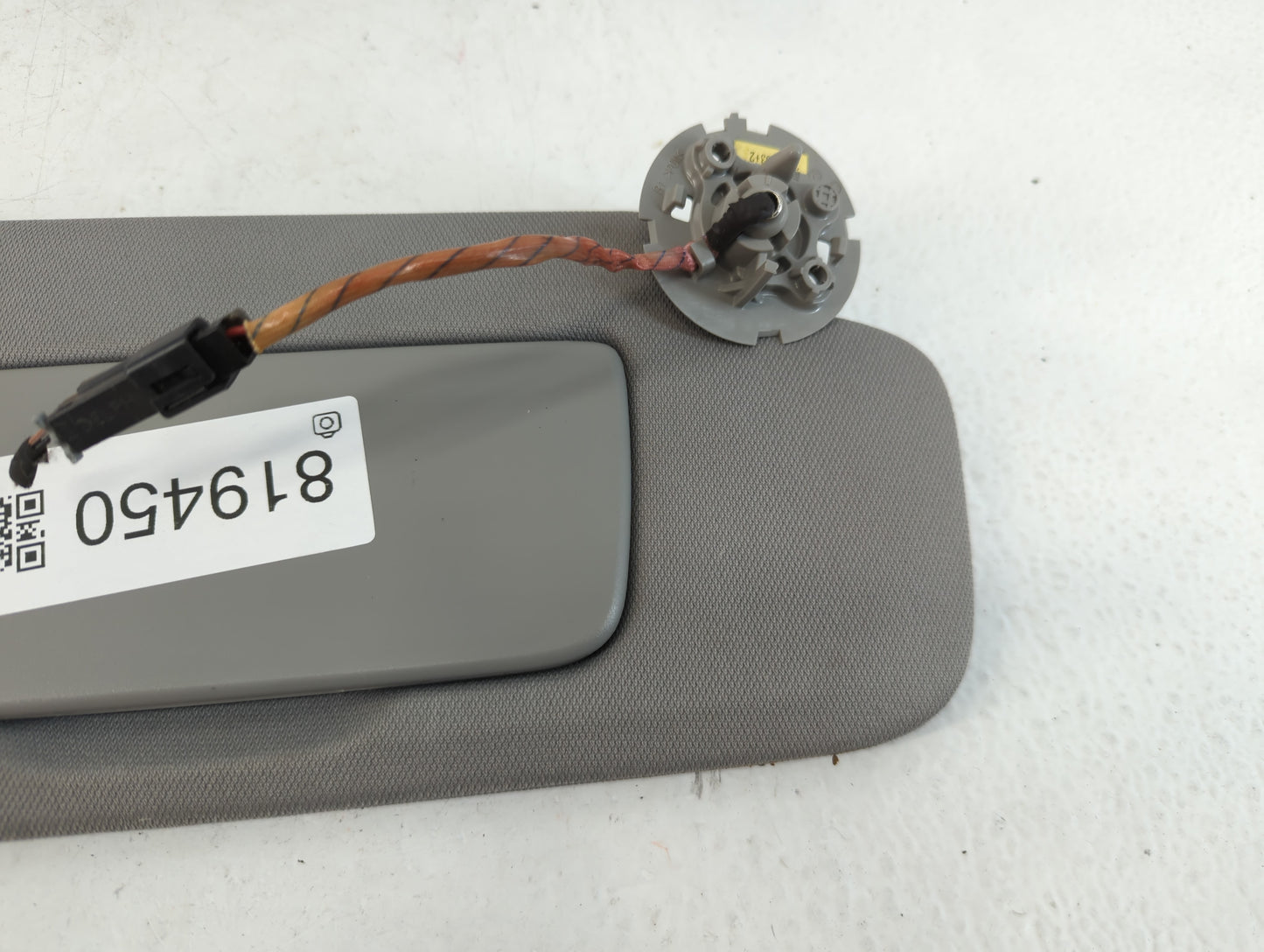 2018-2019 Chevrolet Equinox Sun Visor Shade Replacement Passenger Right Mirror Fits Fits 2018 2019 OEM Used Auto Parts - Oem