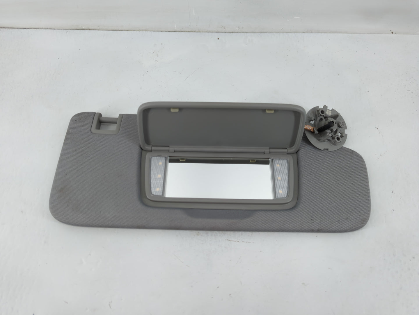 2018-2019 Chevrolet Equinox Sun Visor Shade Replacement Passenger Right Mirror Fits Fits 2018 2019 OEM Used Auto Parts - Oem