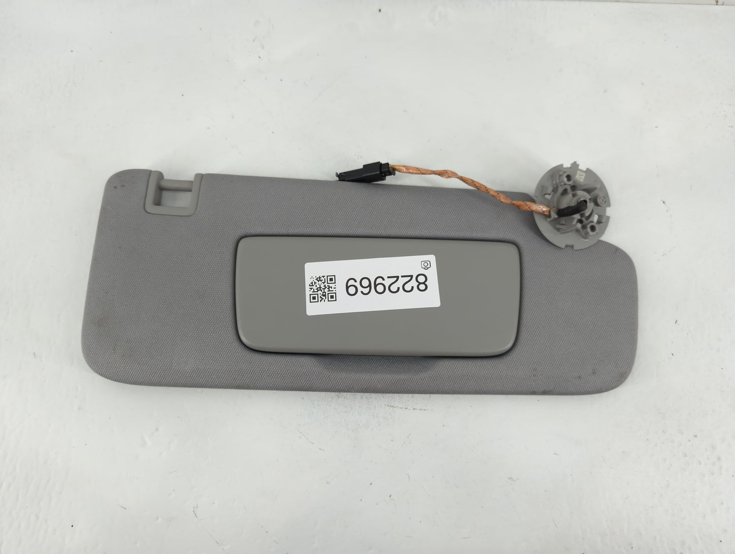 2018-2019 Chevrolet Equinox Sun Visor Shade Replacement Passenger Right Mirror Fits Fits 2018 2019 OEM Used Auto Parts - Oem