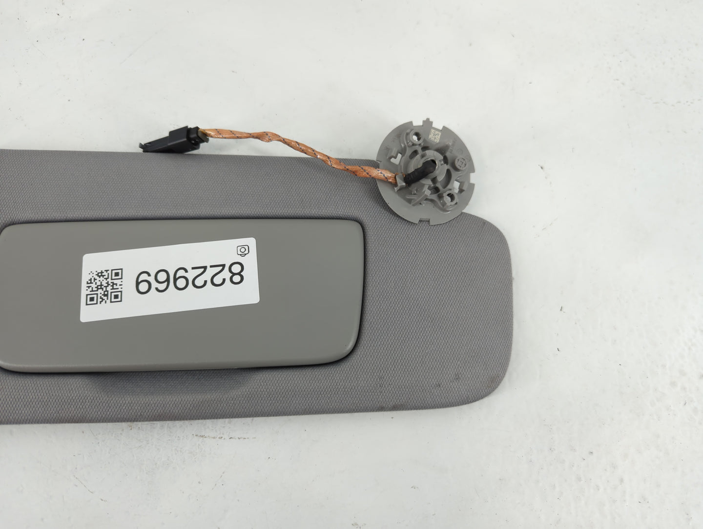 2018-2019 Chevrolet Equinox Sun Visor Shade Replacement Passenger Right Mirror Fits Fits 2018 2019 OEM Used Auto Parts - Oem