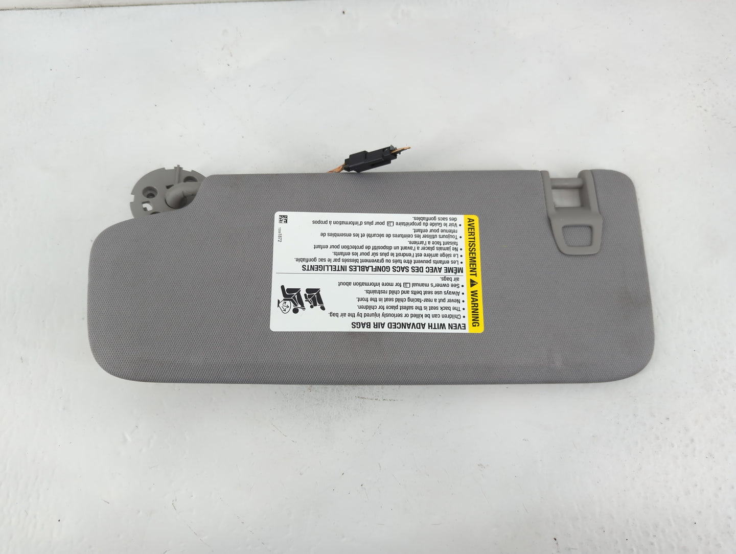2018-2019 Chevrolet Equinox Sun Visor Shade Replacement Passenger Right Mirror Fits Fits 2018 2019 OEM Used Auto Parts - Oem