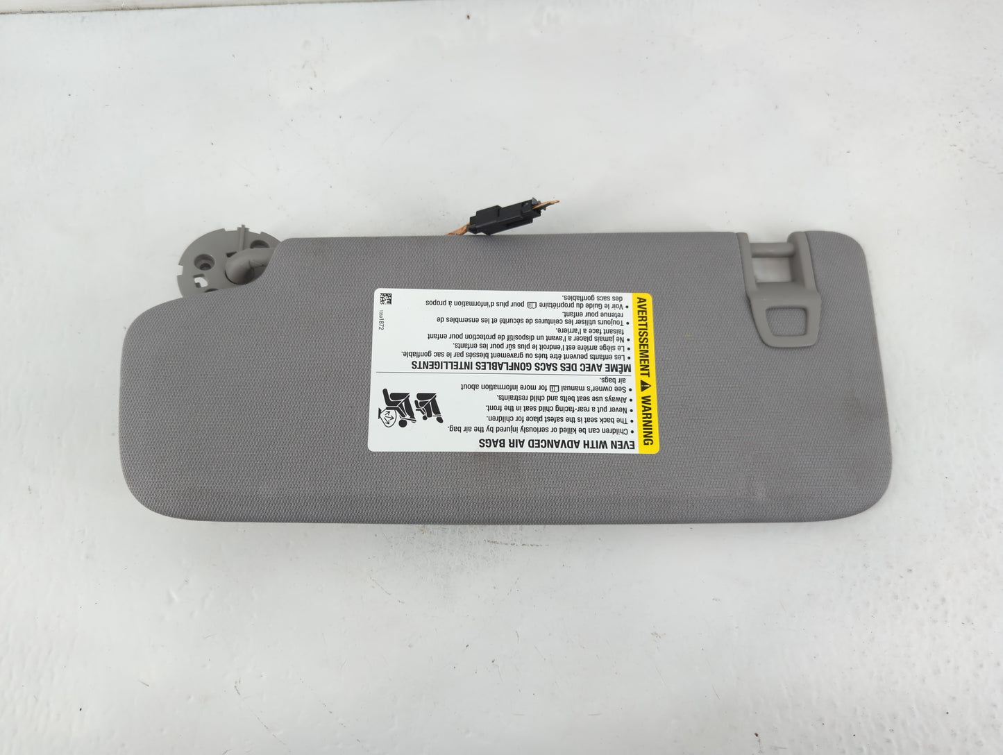 2018-2019 Chevrolet Equinox Sun Visor Shade Replacement Passenger Right Mirror Fits Fits 2018 2019 OEM Used Auto Parts - Oem
