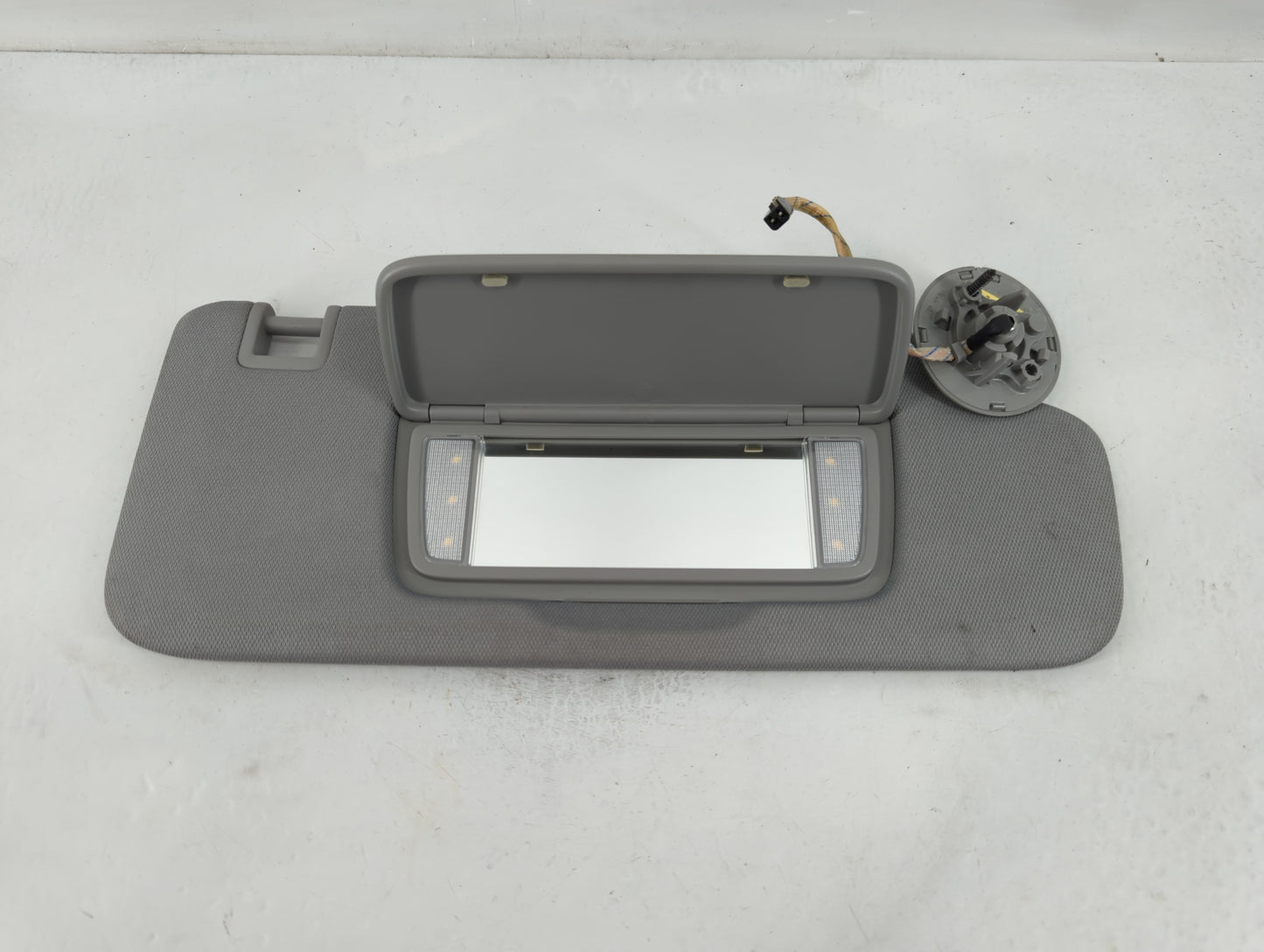 2018-2019 Chevrolet Equinox Sun Visor Shade Replacement Passenger Right Mirror Fits Fits 2018 2019 OEM Used Auto Parts - Oem