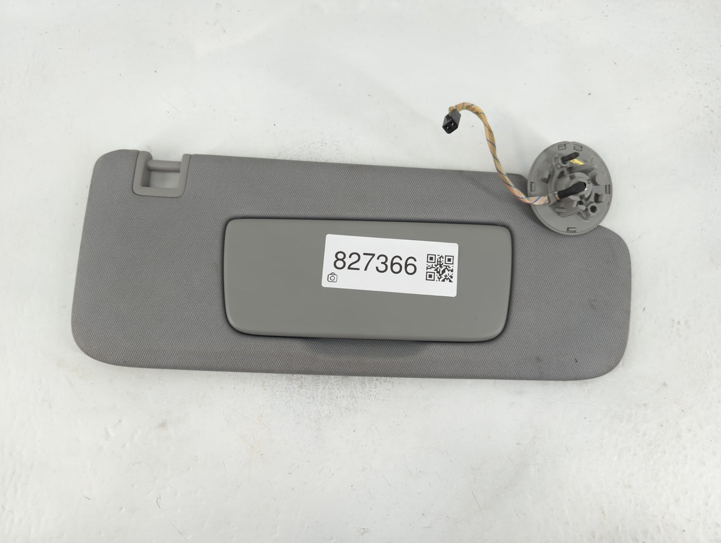 2018-2019 Chevrolet Equinox Sun Visor Shade Replacement Passenger Right Mirror Fits Fits 2018 2019 OEM Used Auto Parts - Oem