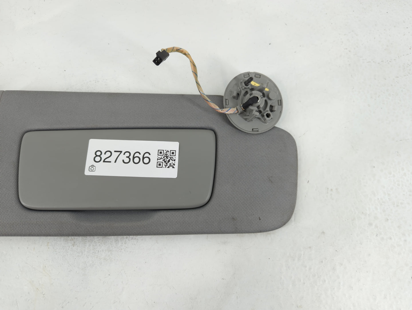 2018-2019 Chevrolet Equinox Sun Visor Shade Replacement Passenger Right Mirror Fits Fits 2018 2019 OEM Used Auto Parts - Oem