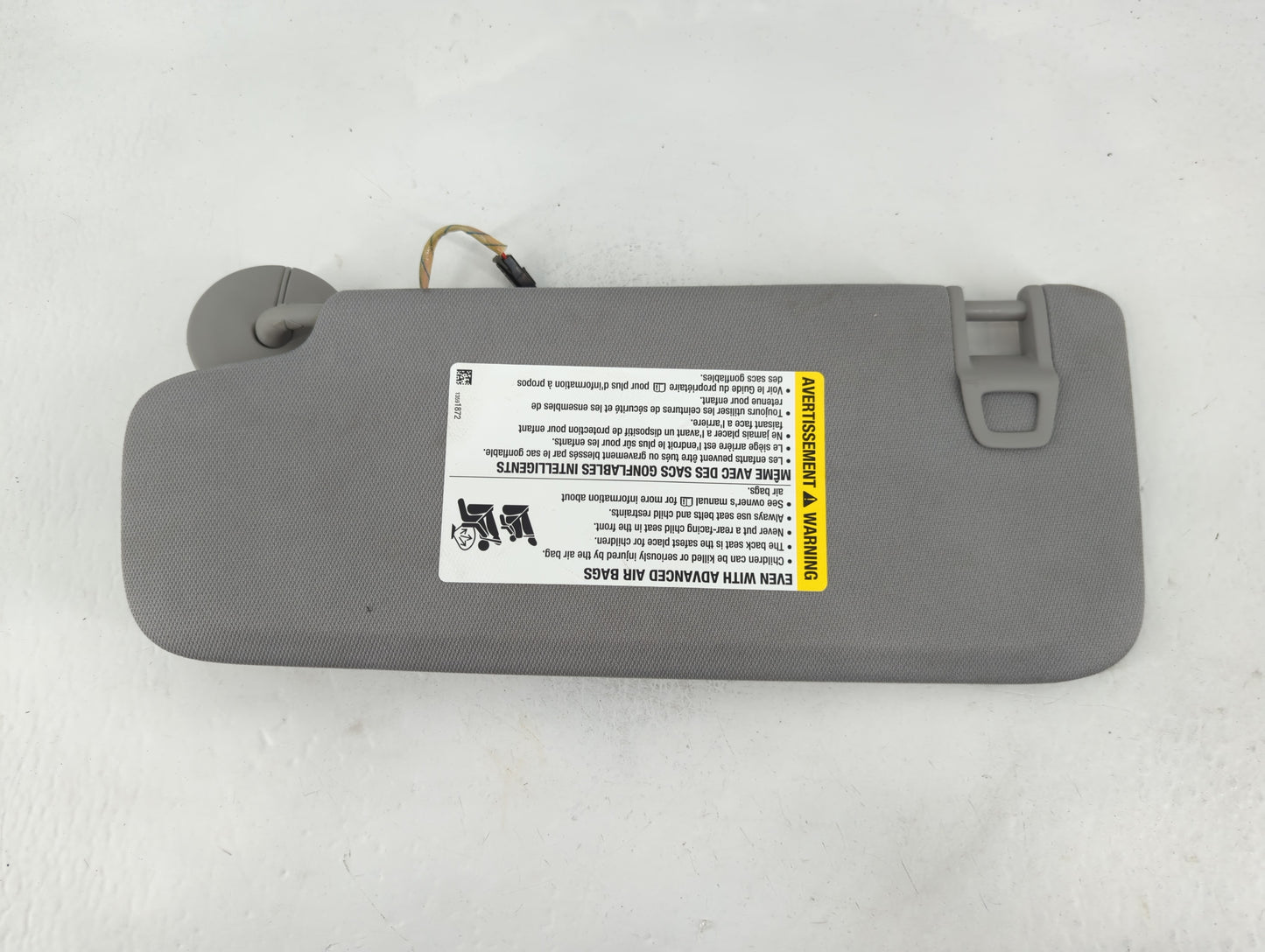 2018-2019 Chevrolet Equinox Sun Visor Shade Replacement Passenger Right Mirror Fits Fits 2018 2019 OEM Used Auto Parts - Oem