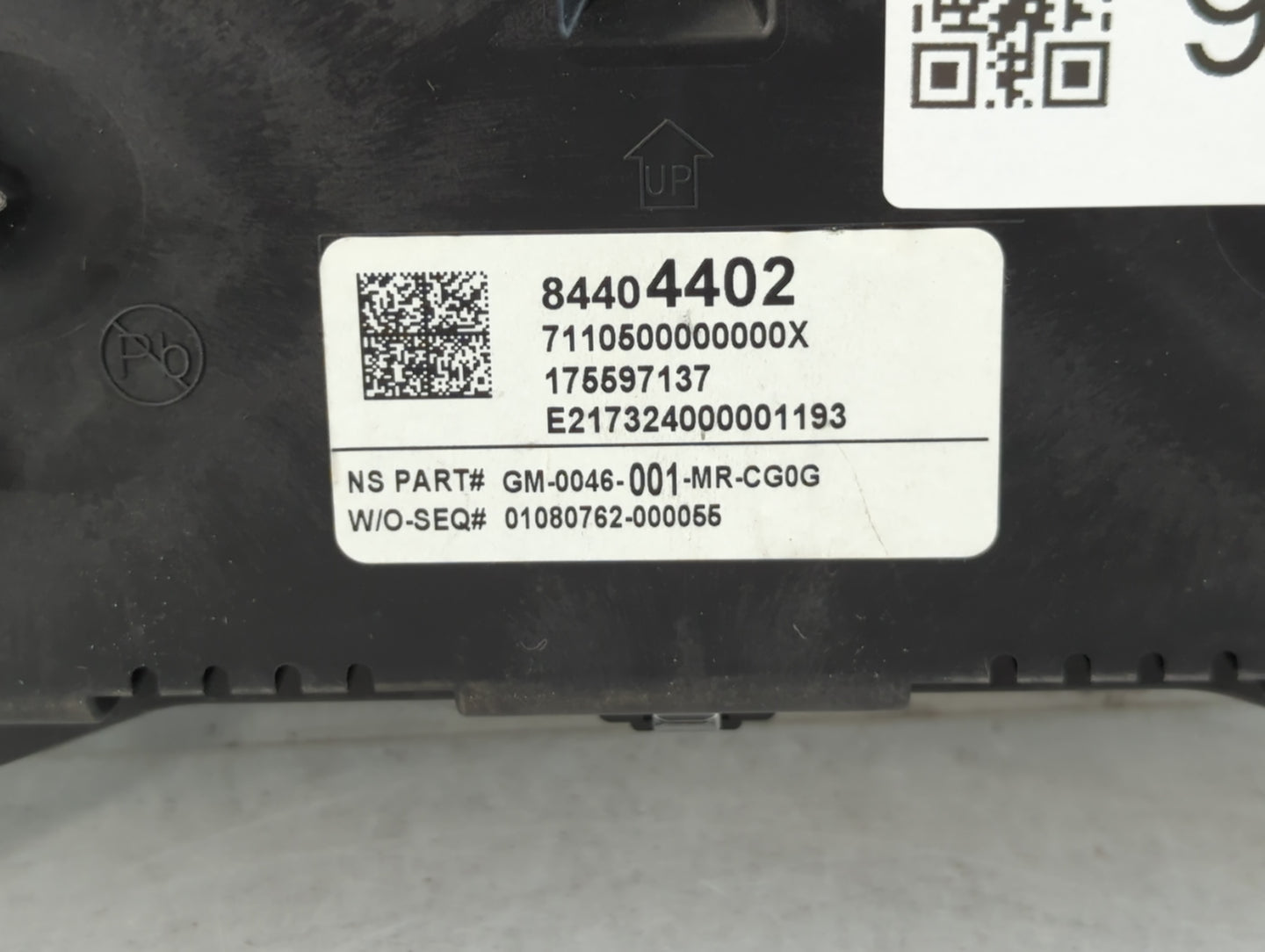 2018 Chevrolet Equinox Instrument Cluster Speedometer Gauges P/N:84404402 Fits OEM Used Auto Parts - Oemusedautoparts1.com