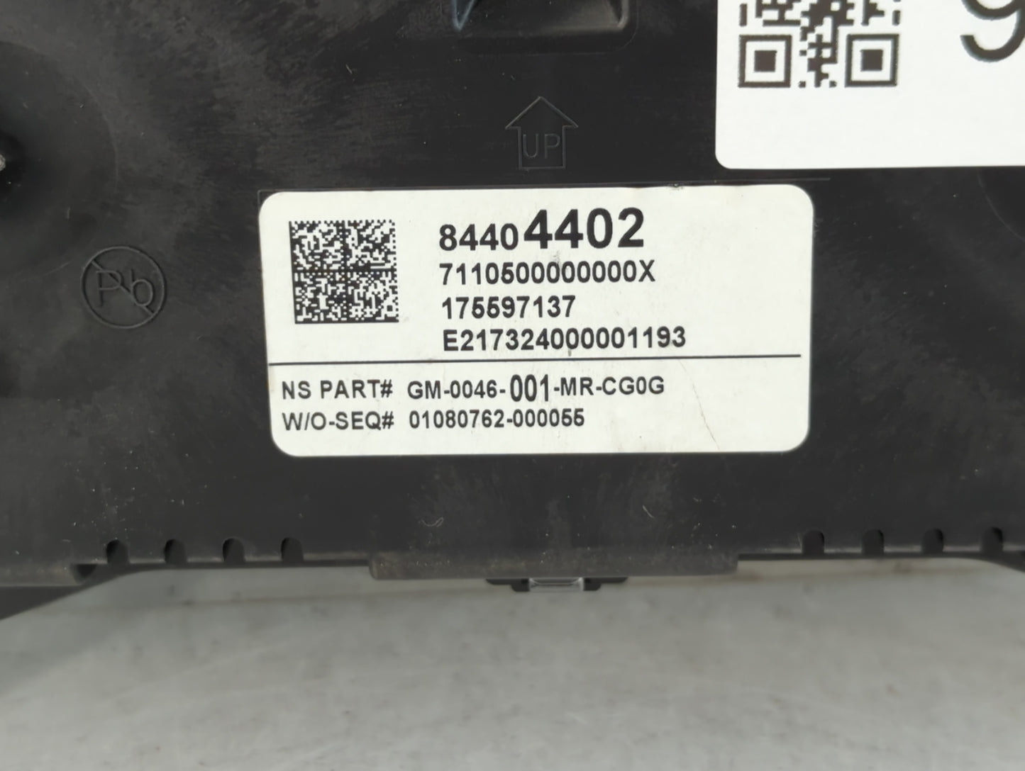 2018 Chevrolet Equinox Instrument Cluster Speedometer Gauges P/N:84404402 Fits OEM Used Auto Parts - Oemusedautoparts1.com