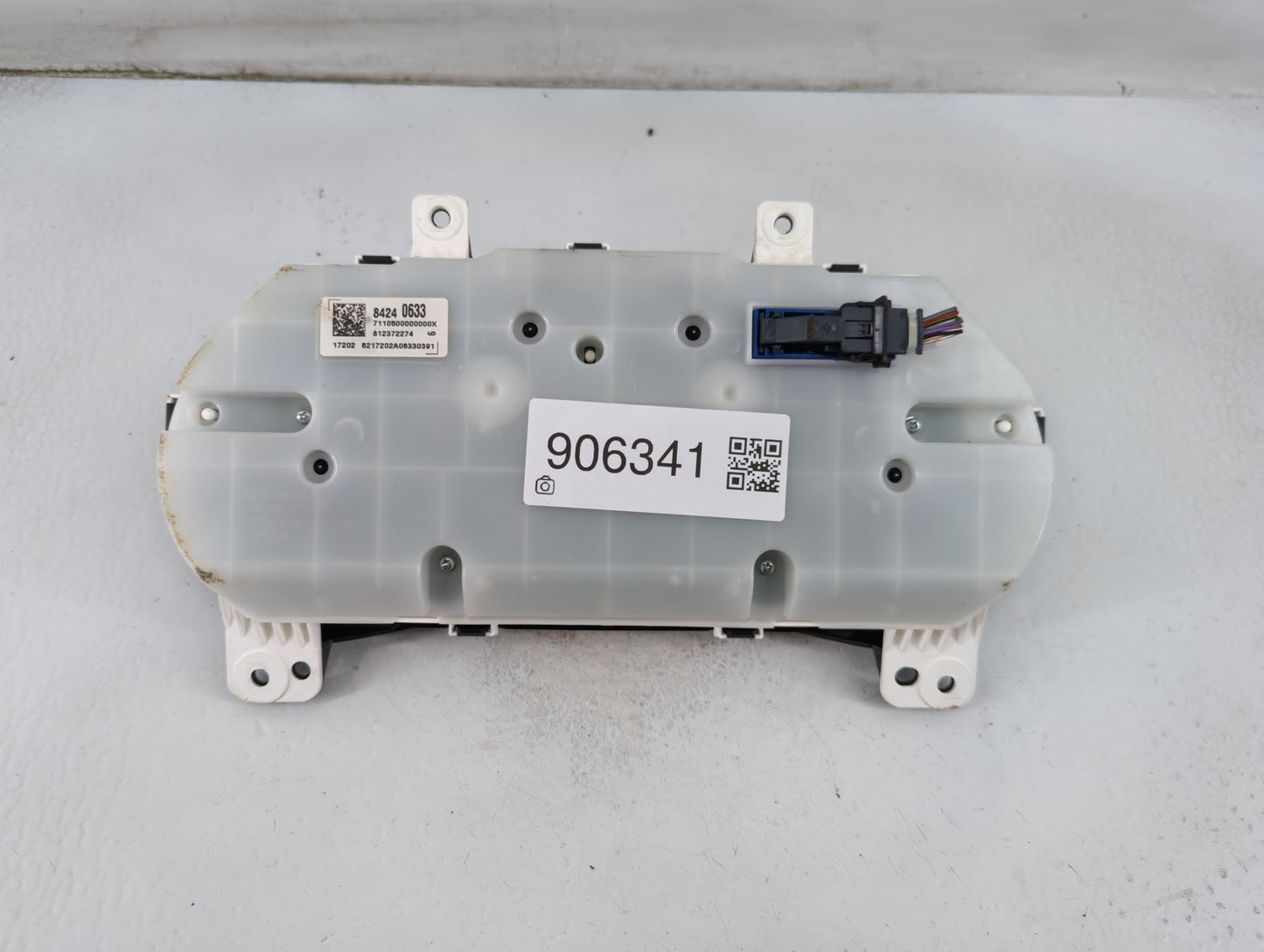 2018 Chevrolet Equinox Instrument Cluster Speedometer Gauges P/N:84240633 Fits OEM Used Auto Parts - Oemusedautoparts1.com
