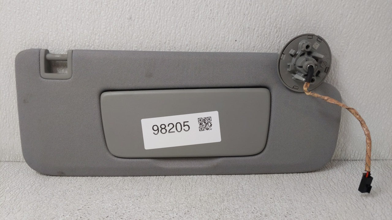 2018-2019 Chevrolet Equinox Sun Visor Shade Replacement Passenger Right Mirror Fits Fits 2018 2019 OEM Used Auto Parts - Oem