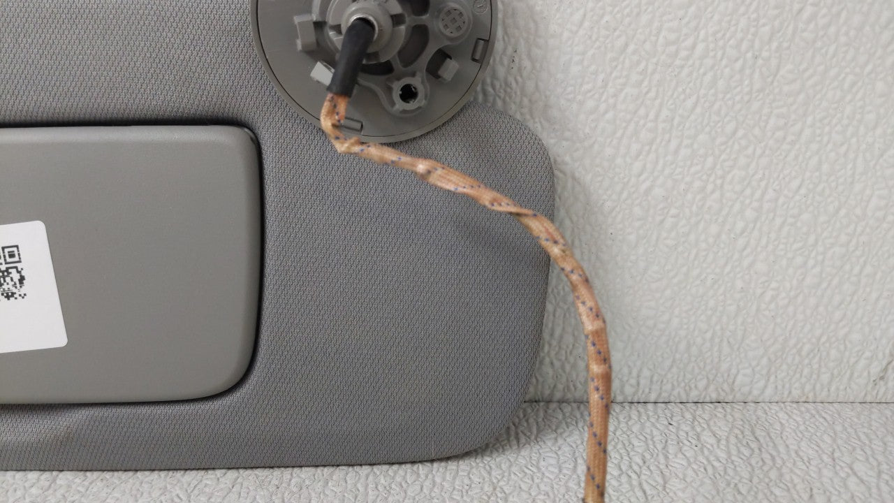 2018-2019 Chevrolet Equinox Sun Visor Shade Replacement Passenger Right Mirror Fits Fits 2018 2019 OEM Used Auto Parts - Oem