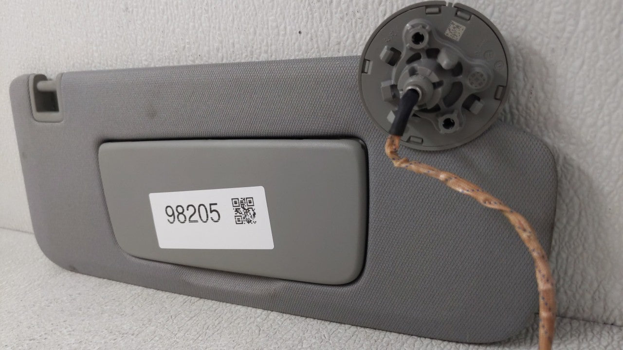 2018-2019 Chevrolet Equinox Sun Visor Shade Replacement Passenger Right Mirror Fits Fits 2018 2019 OEM Used Auto Parts - Oem