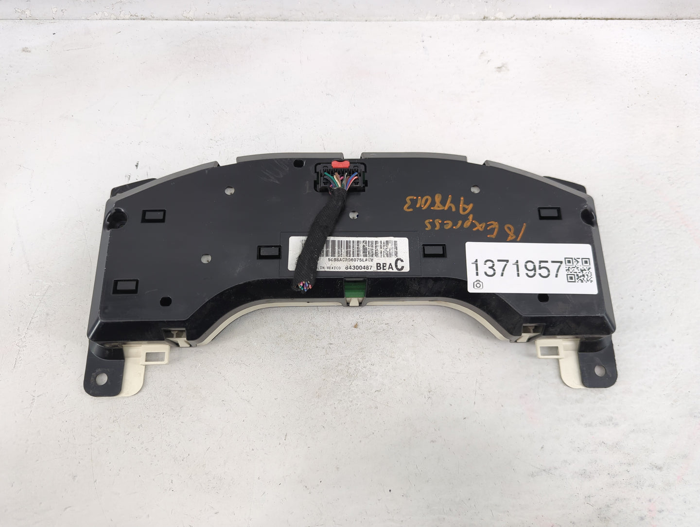 2018 Chevrolet Express 2500 Instrument Cluster Speedometer Gauges P/N:84300487 Fits OEM Used Auto Parts - Oemusedautoparts1.
