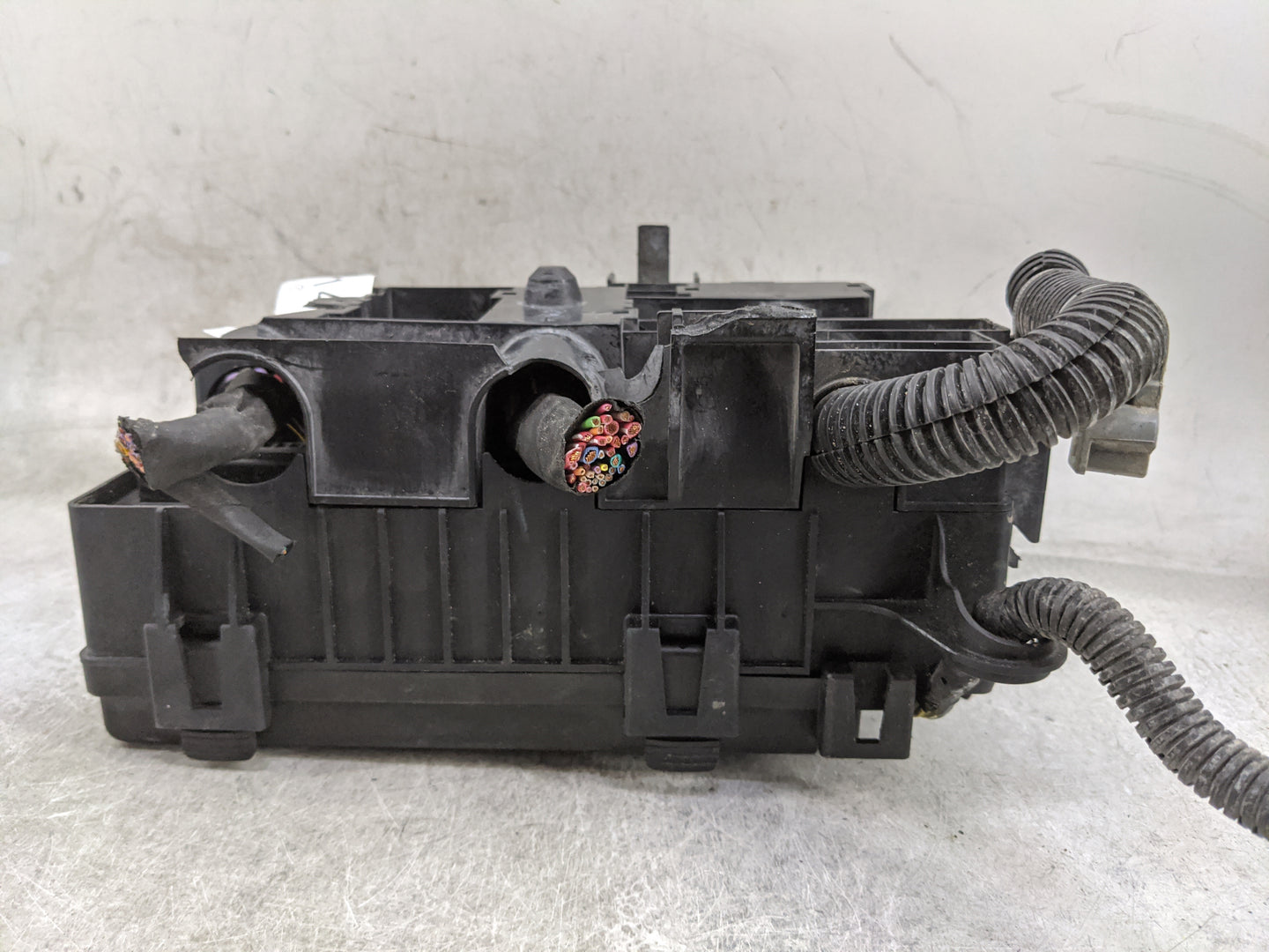 2018-2020 Chevrolet Express 2500 Fusebox Fuse Box Panel Relay Module P/N:84510873 84184428 Fits Fits 2018 2019 2020 OEM Used