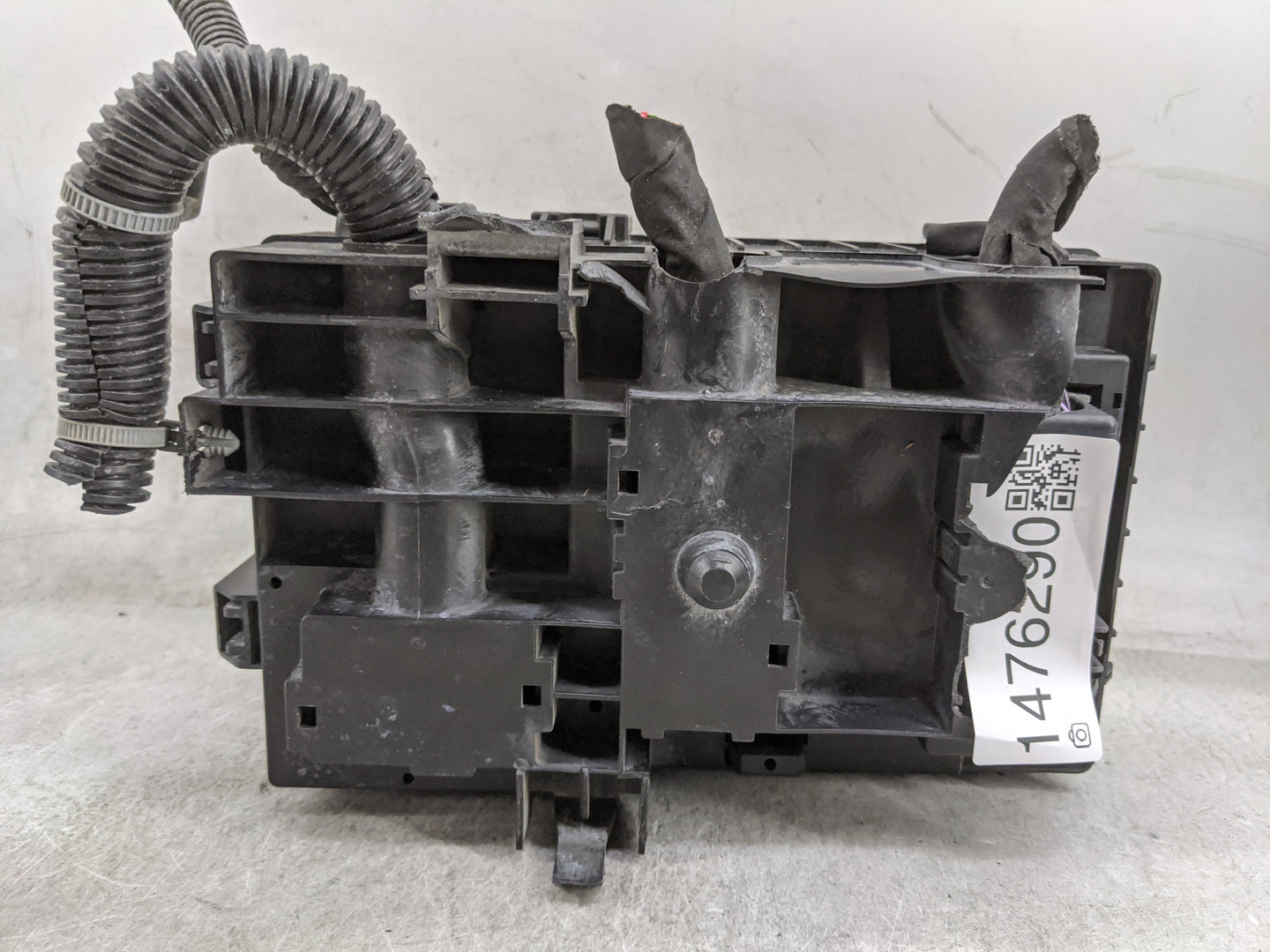2018-2020 Chevrolet Express 2500 Fusebox Fuse Box Panel Relay Module P/N:84510873 84184428 Fits Fits 2018 2019 2020 OEM Used