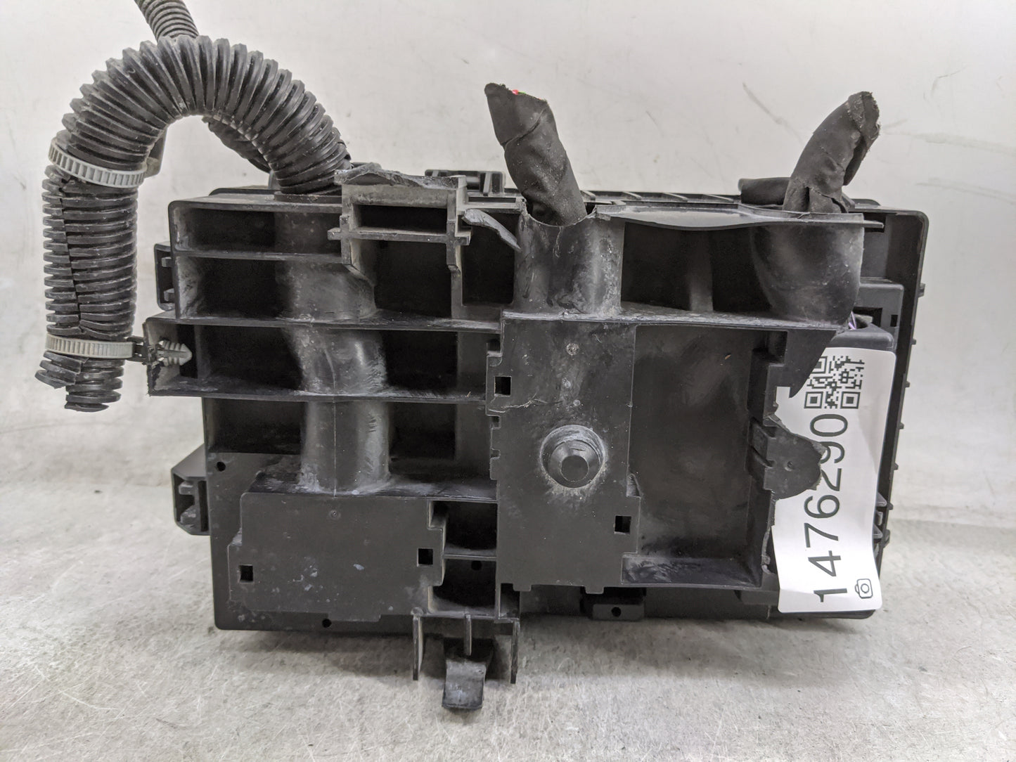 2018-2020 Chevrolet Express 2500 Fusebox Fuse Box Panel Relay Module P/N:84510873 84184428 Fits Fits 2018 2019 2020 OEM Used