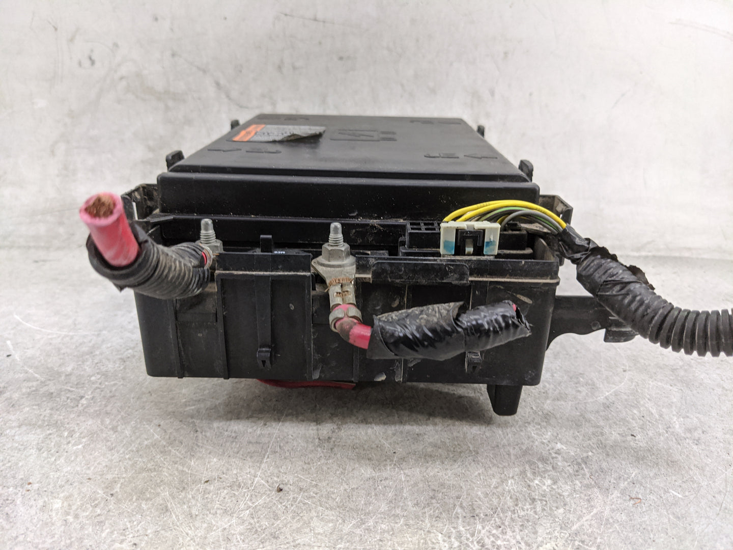 2018-2020 Chevrolet Express 2500 Fusebox Fuse Box Panel Relay Module P/N:84184429 Fits Fits 2018 2019 2020 OEM Used Auto Par