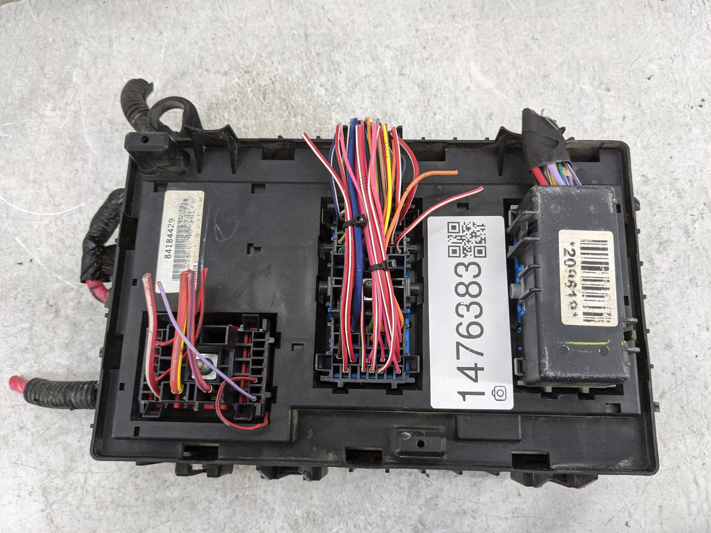 2018-2020 Chevrolet Express 2500 Fusebox Fuse Box Panel Relay Module P/N:84184429 Fits Fits 2018 2019 2020 OEM Used Auto Par