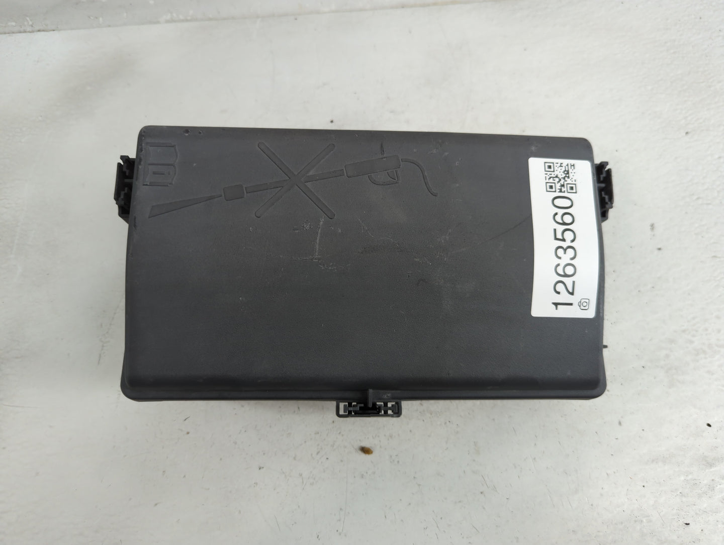 2016-2019 Chevrolet Impala Fusebox Fuse Box Panel Relay Module P/N:812461952 Fits Fits 2016 2017 2018 2019 OEM Used Auto Par