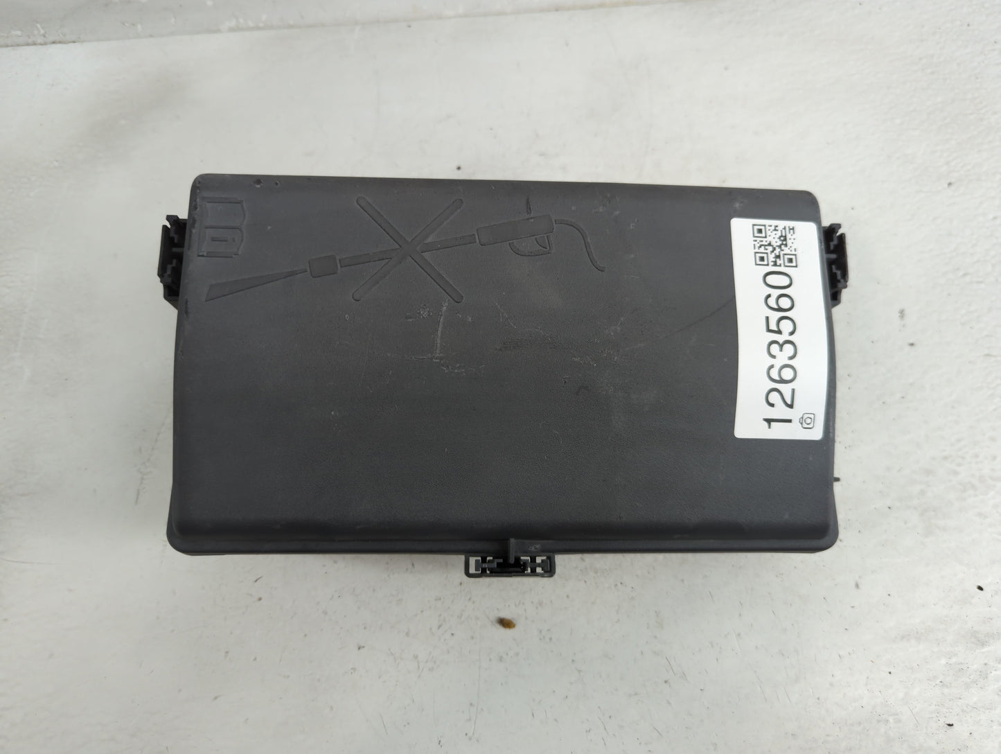 2016-2019 Chevrolet Impala Fusebox Fuse Box Panel Relay Module P/N:812461952 Fits Fits 2016 2017 2018 2019 OEM Used Auto Par