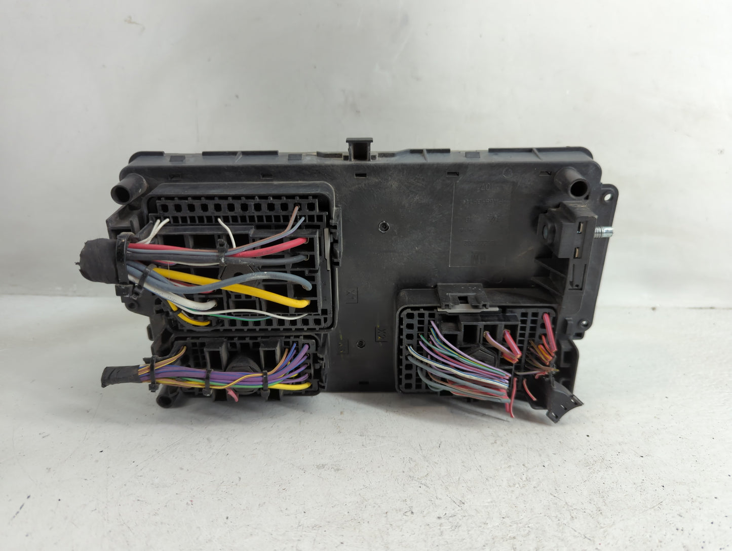2016-2019 Chevrolet Impala Fusebox Fuse Box Panel Relay Module P/N:812461952 Fits Fits 2016 2017 2018 2019 OEM Used Auto Par