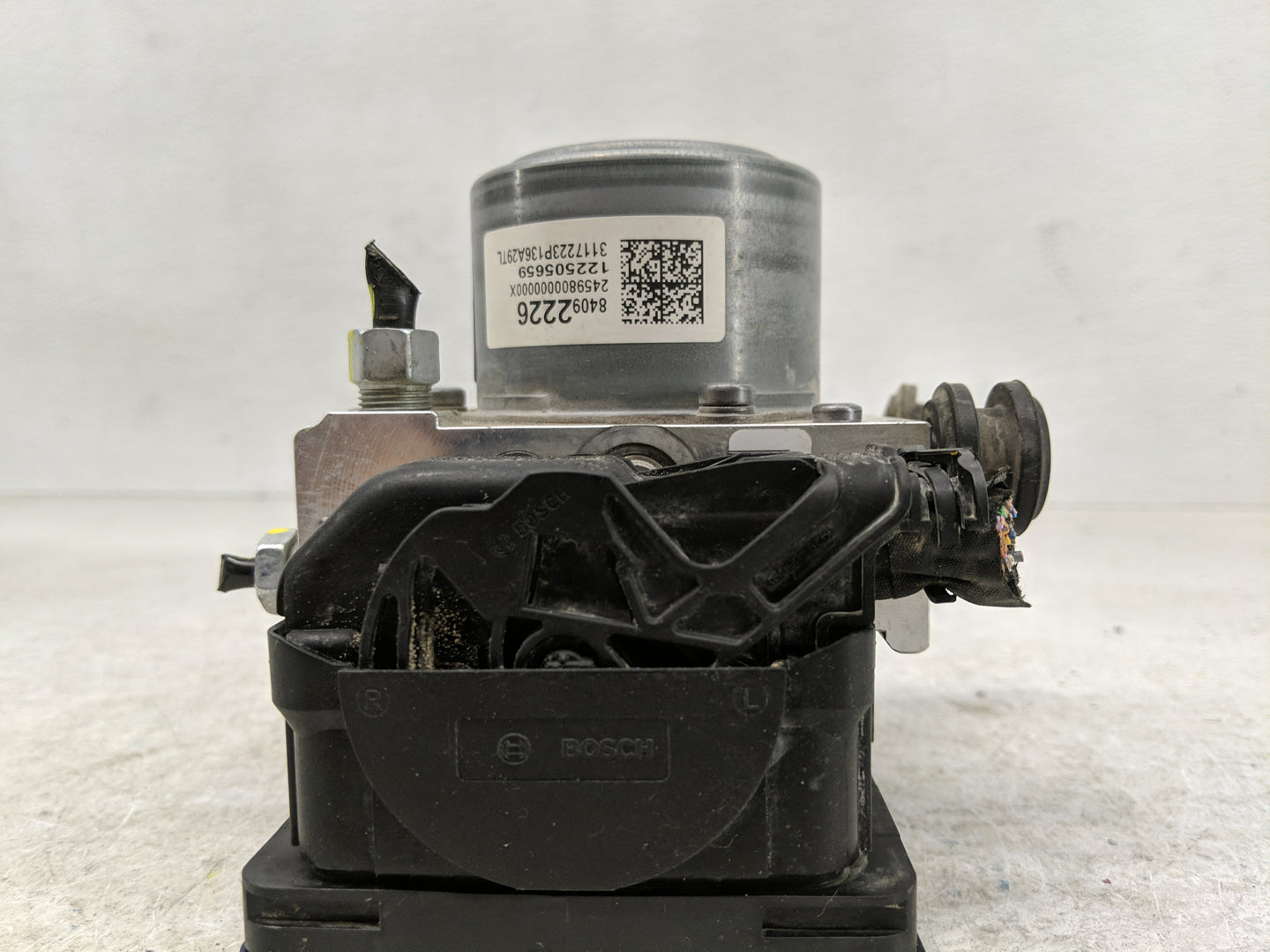 2017-2020 Chevrolet Impala ABS Pump Control Module Replacement P/N:84092226 Fits Fits 2017 2018 2019 2020 OEM Used Auto Part