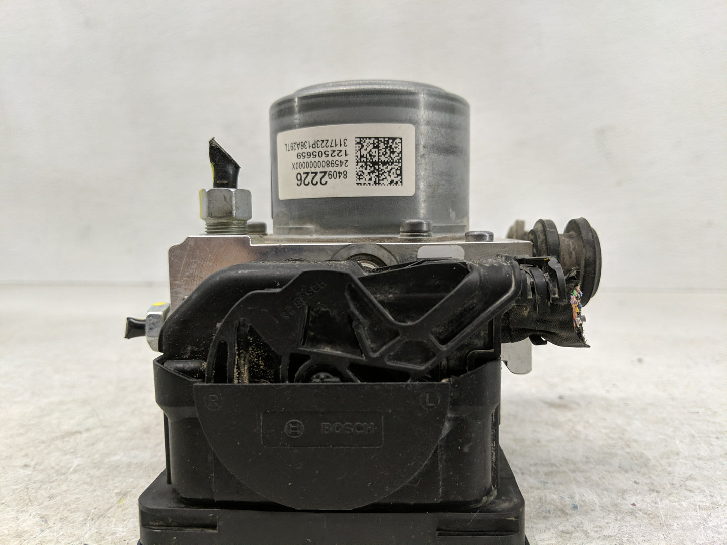 2017-2020 Chevrolet Impala ABS Pump Control Module Replacement P/N:84092226 Fits Fits 2017 2018 2019 2020 OEM Used Auto Part