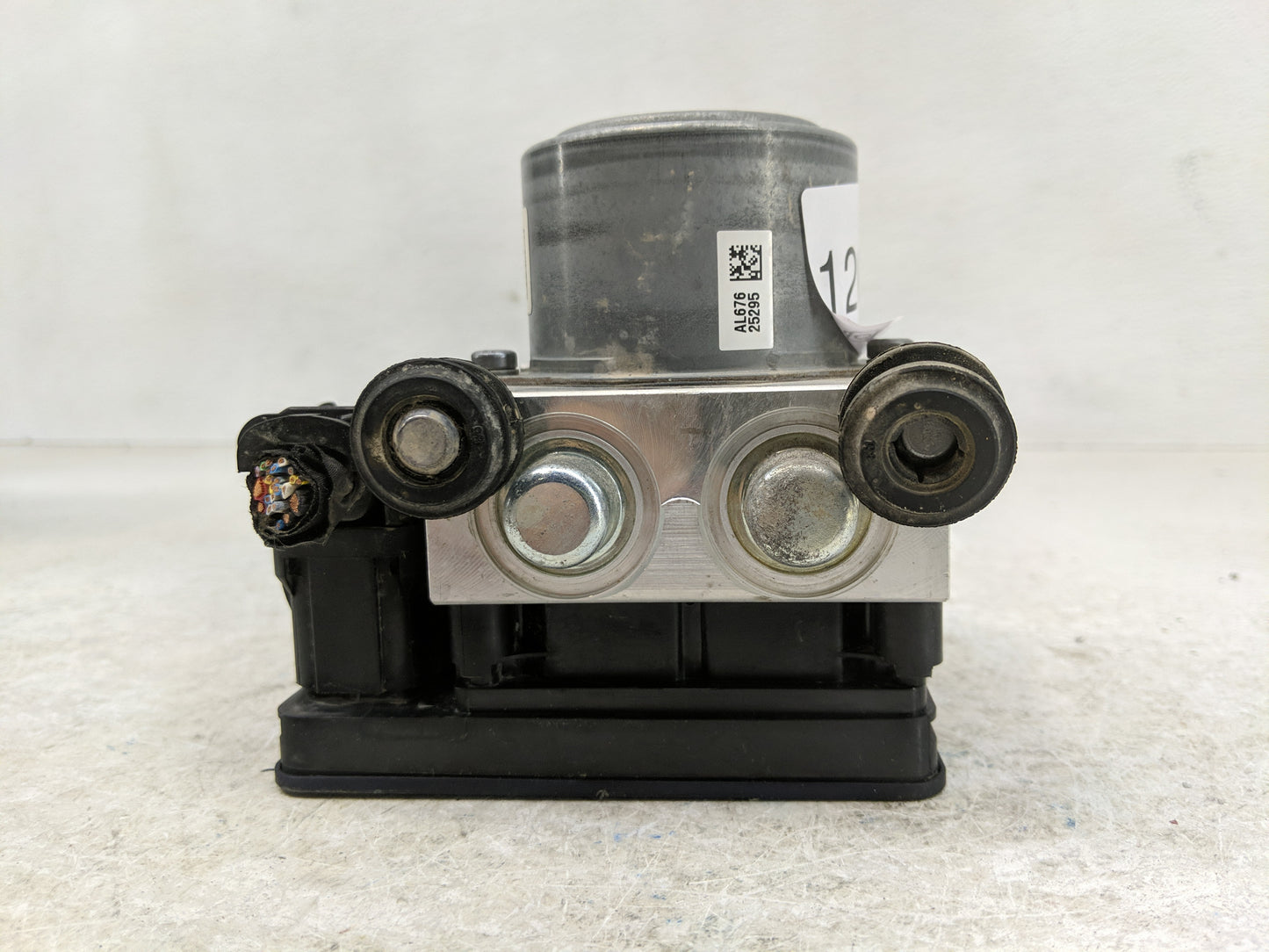 2017-2020 Chevrolet Impala ABS Pump Control Module Replacement P/N:84092226 Fits Fits 2017 2018 2019 2020 OEM Used Auto Part