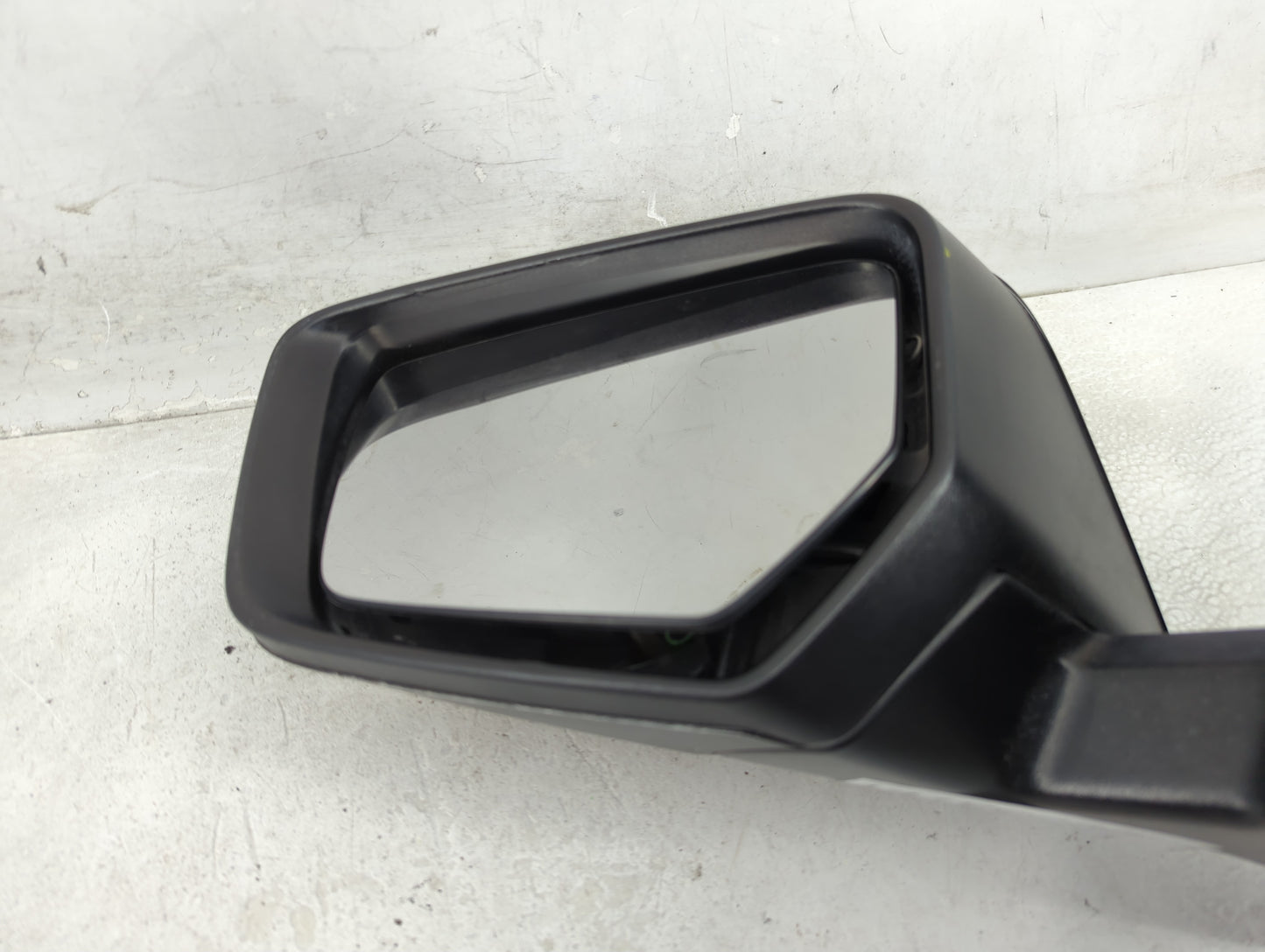 2018 Chevrolet Impala Driver Side View Mirror - Left Door Mirror OEM Used - Oemusedautoparts1.com